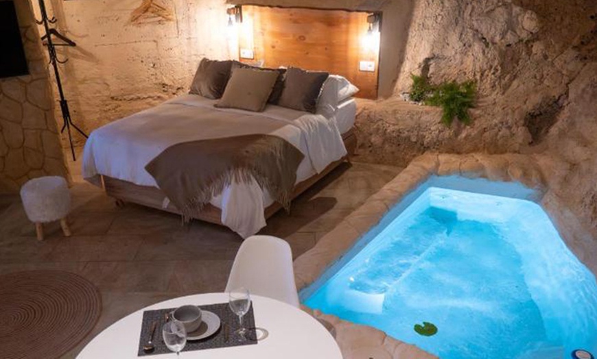 Image 1: Tenerife: 1 noche con piscina privada en Cueva Escondida Nicpa