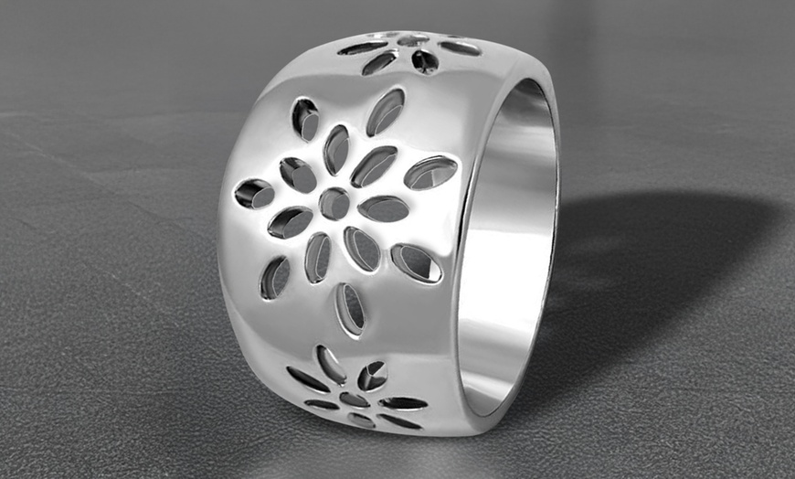 Image 1: Women's Stainless Steel 316 High Polished Flower Design Fashion Ring 