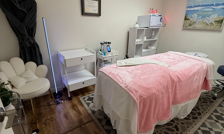 Image 2: Swedish or Hot Stone Massage for Singles & Couples