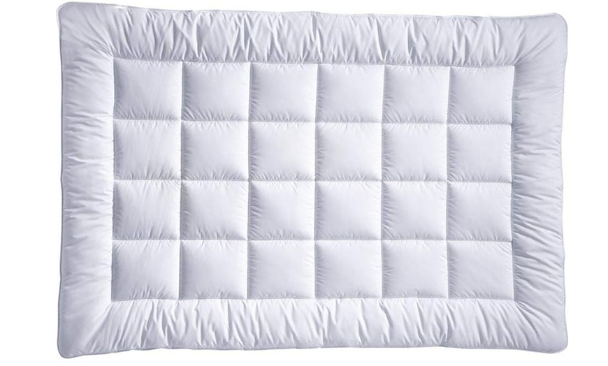 Image 2: Surmatelas bi-technologie à mémoire de forme et microfibres, Sampur
