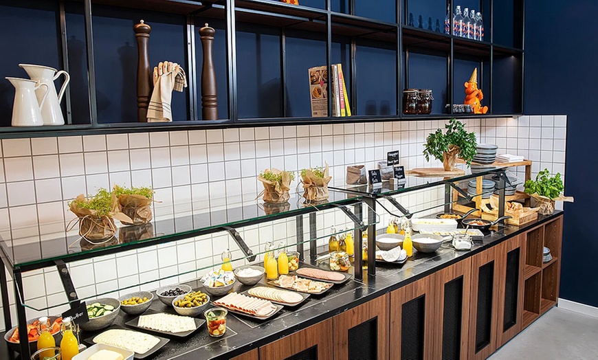 Image 5: Frühstücksbuffet inkl. 1 Glas Sekt für 2 oder 4 Personen