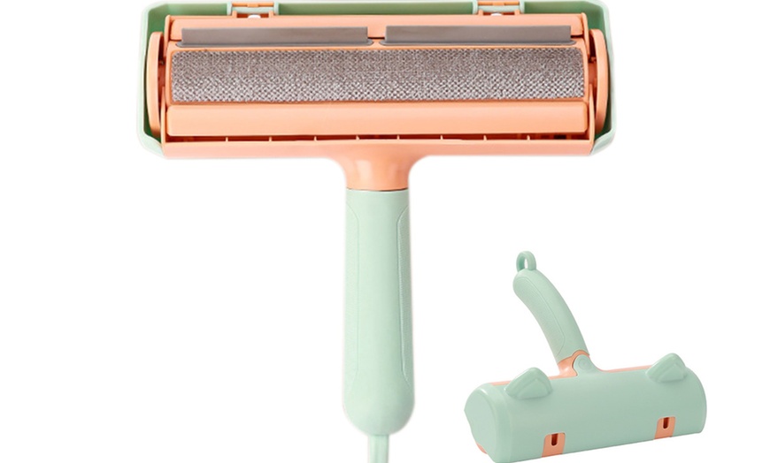 Image 6: Electrostatic Pet Hair Remover Brush with Ergonomic Handle 