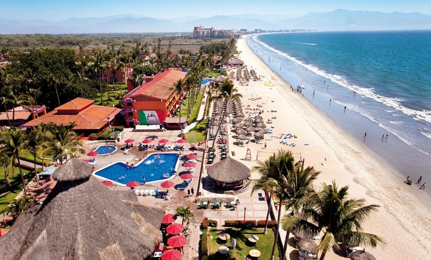Image 1: ✈ 4-Night All-inclusive Puerto Vallarta Vacation
