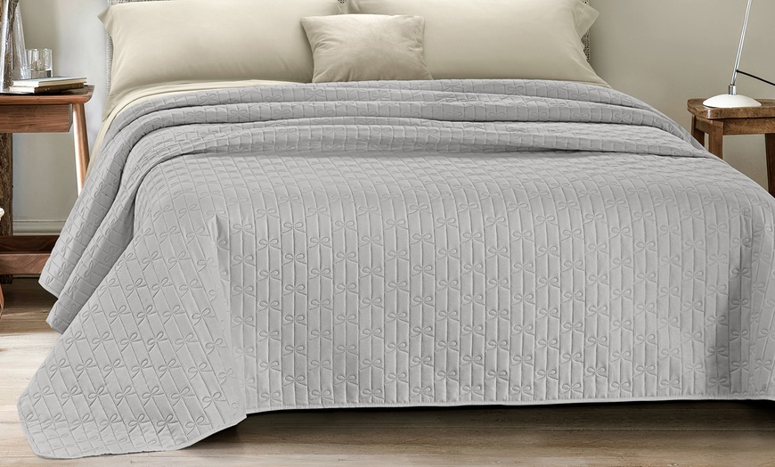 Image 5: Couvre-lit double matelassé avec motif nœud papillon