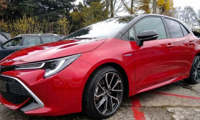 Zadbaj o auto profesjonalnie: mycie, woskowanie i więcej