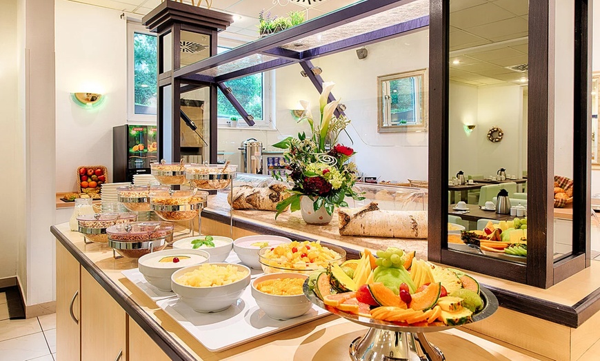 Image 3: Frühstücksbuffet inkl. 1 Glas Sekt für 2 oder 4 Personen