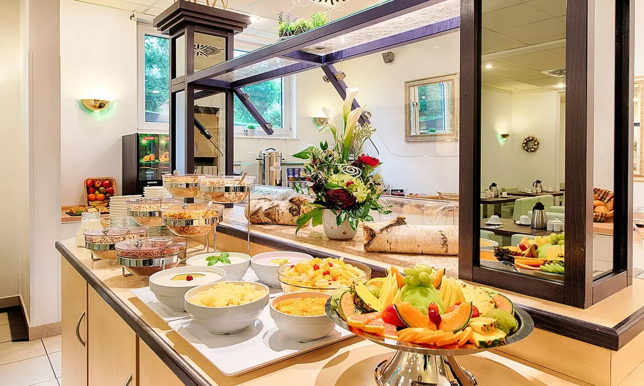 Kulinarischer Start in den Tag: Frühstücksbuffet mit einem Glas Sekt – ideal für Zwei oder Vier (bis 34% sparen) - Second Medium