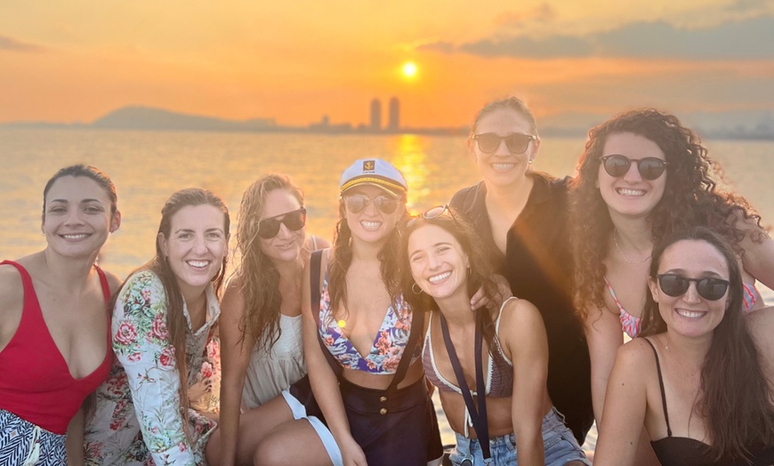 Image 6: Tour en barco de 2h y 4h en Barcelona, varias opciones disponibles 