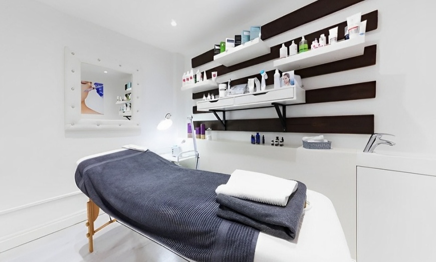 Image 2: Rejuvenate with Expert Hydrafacials and Led Therapy Near South Harrow