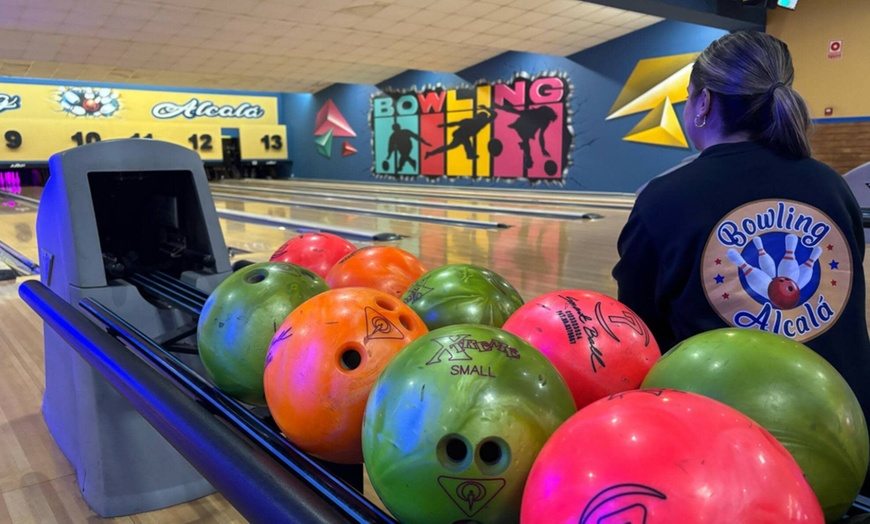 Image 8: Partida de bolos con palomitas y bebida en Bowling Alcalá