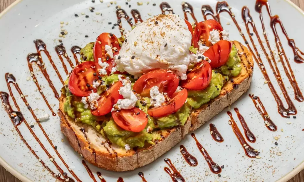 Savor Lunch Main and Drinks At Macquarie Shopping Centre For Up to 4