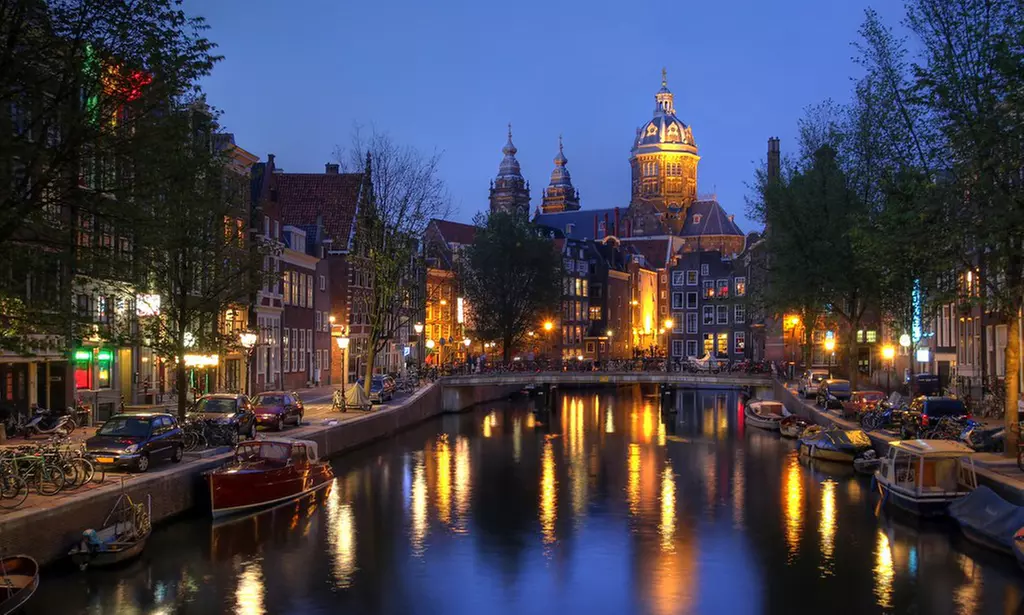 Nächtliche Grachten-Rundfahrt in Amsterdam für 1 Erwachsenen / 1 Kind