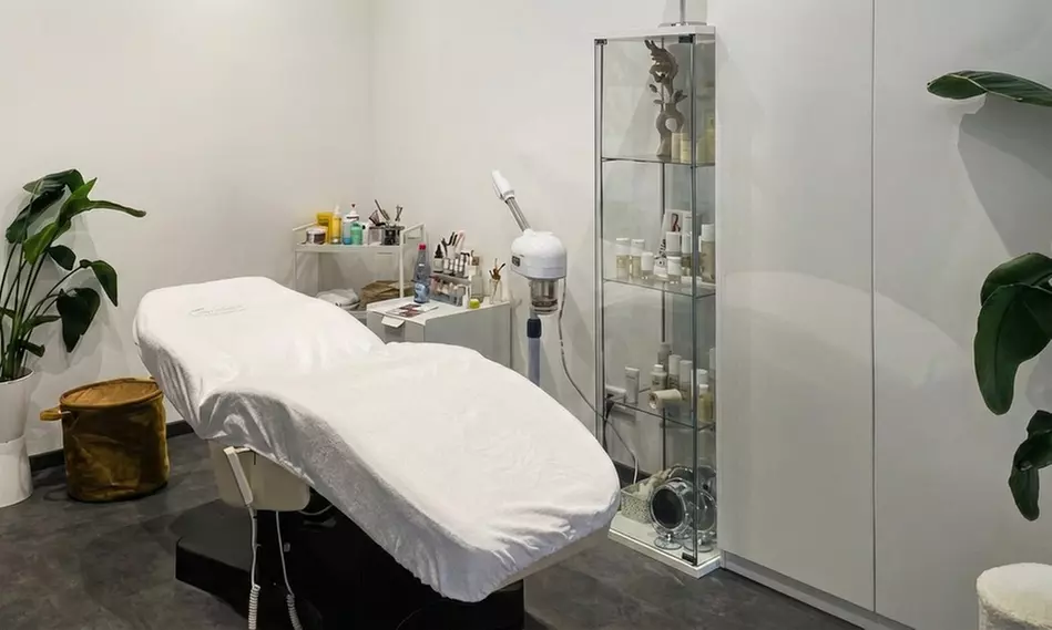 Wimpern- und/oder Augenbrauen-Lifting inkl. Färben für 1 Person