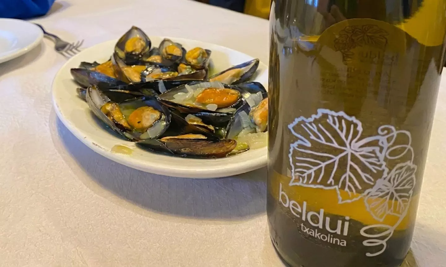 Cata de vino y aperitivo con visita a bodega para 2 o 4 en Llodio