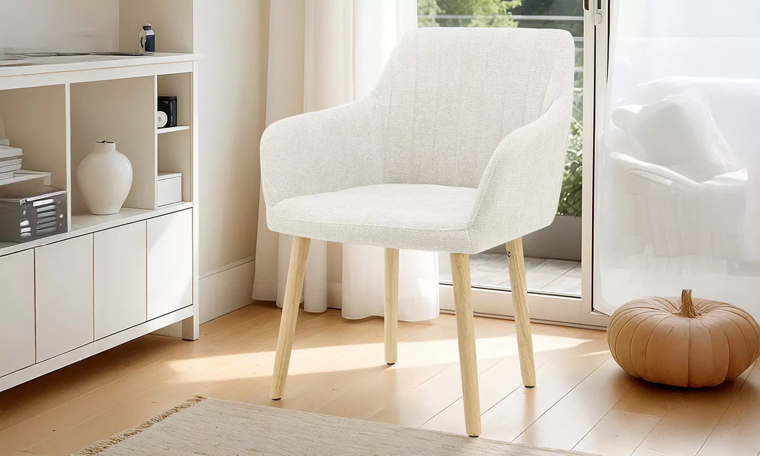 Sessel im skandinavischen Stil