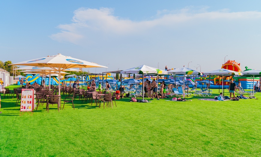 Image 15: Parque acuático Wow: entrada para niño o adulto, junto al C.C. Bonaire