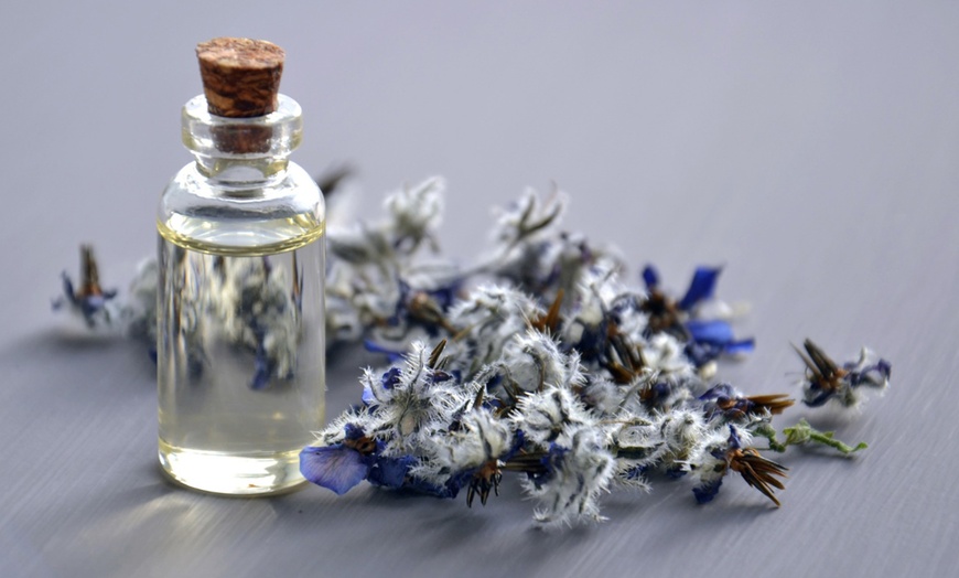 Image 2: Cata olfativa y creación artesanal de tu propio perfume para 1 o 2