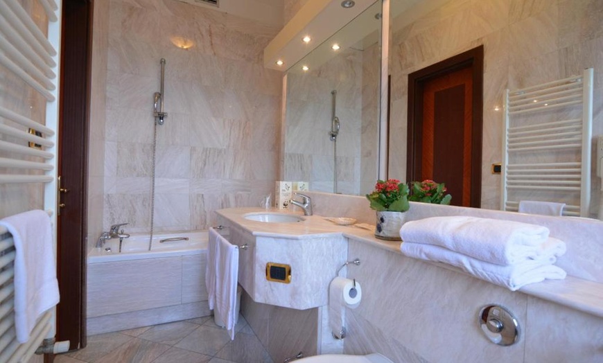 Image 5: Abano Terme 4*: Smart Room con mezza pensione e piscine termali