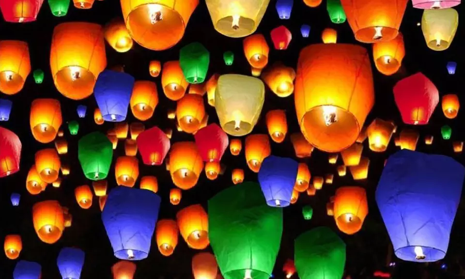 100% Biodegradable Paper Sky Lanterns (10-, 20-, 30-, or 40-Pack) - Primary Image