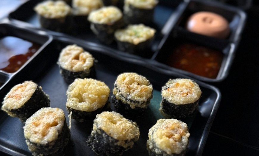 Image 12: Saborea la cultura asiática con un menú coreano para 2 o 4 personas