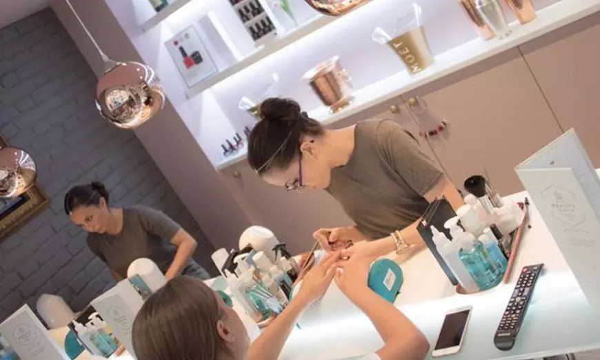 Image 3: 30-Min The Regal Refresh or 70-Min The Radiant Crown Japanese Head Spa