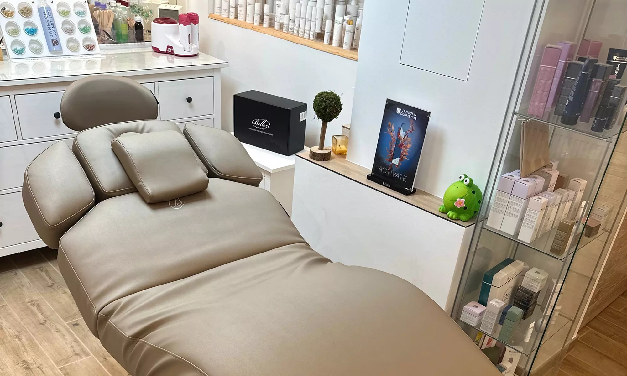 Microblading, Ombre/Powder Brows oder Kombi-Brows inkl. Nachbehandlung