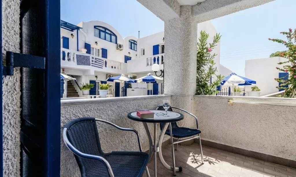 ✈ Santorini, Estate 2026: Volo diretto più 7 notti in hotel