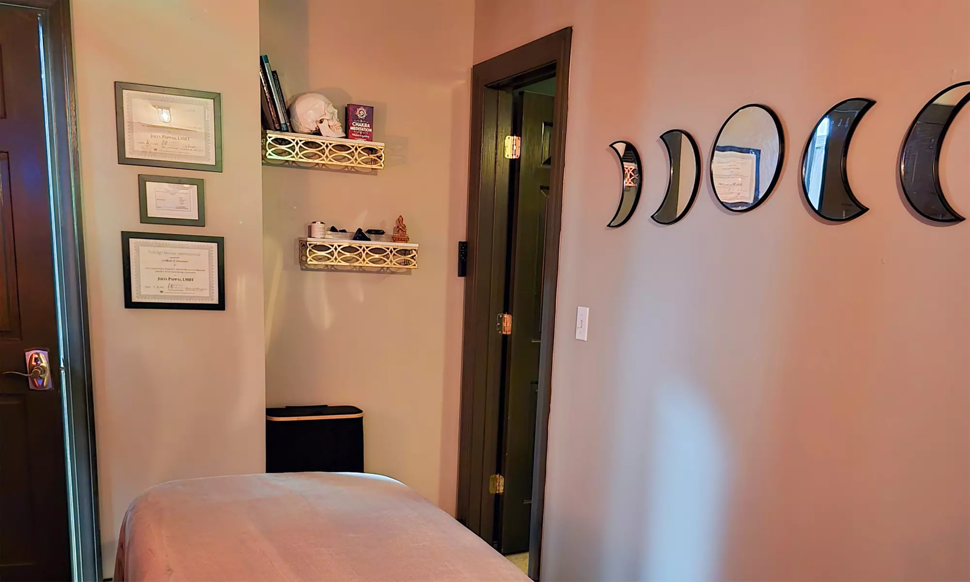 One Swedish or Deep Tissue Massage (60 or 90 Minutes)