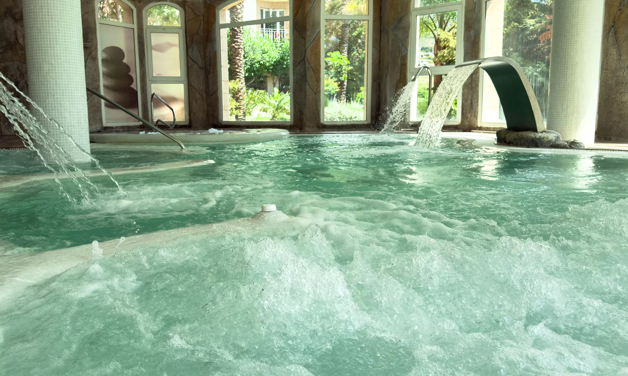 Ritual en pareja con circuito termal, masaje relajante y opción a envoltura y scrub corporal, con hasta un 64% - Second Medium