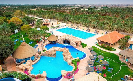 Al Ain: 5* Family Stay with Zoo Tickets