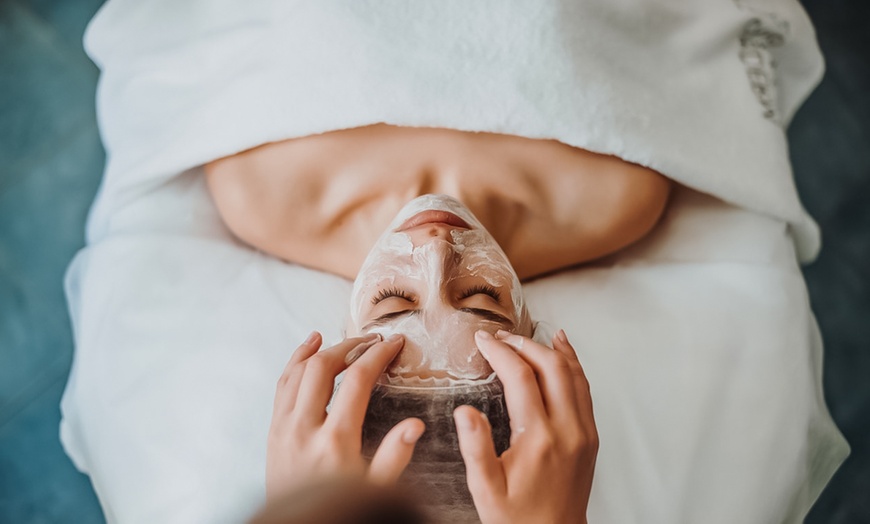 Image 3: 60-Min Head Spa or 90-Min Spa with Ion Cleanse Foot Detox