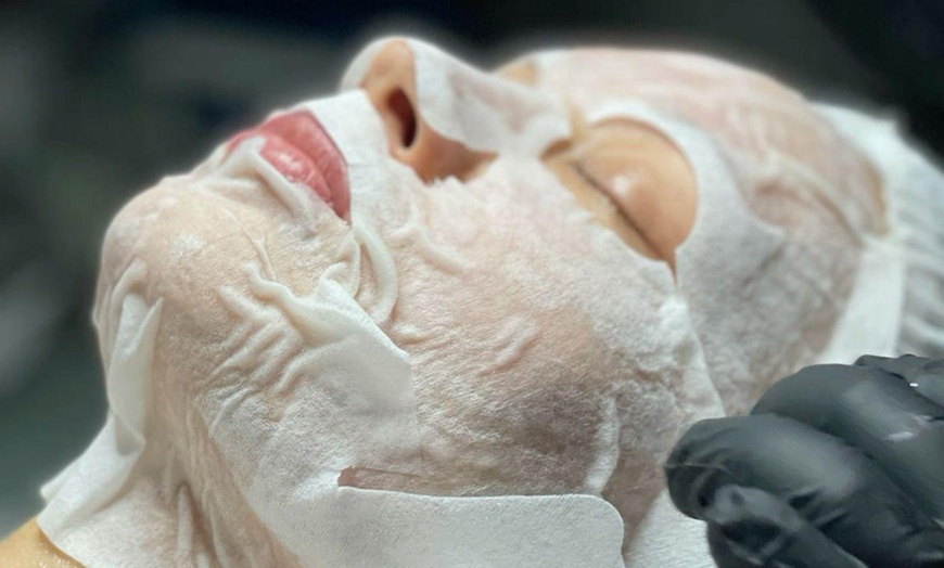 Image 3: Gesichtsbehandlung „Classic“, Hydrogen-Behandlung oder BB Glow