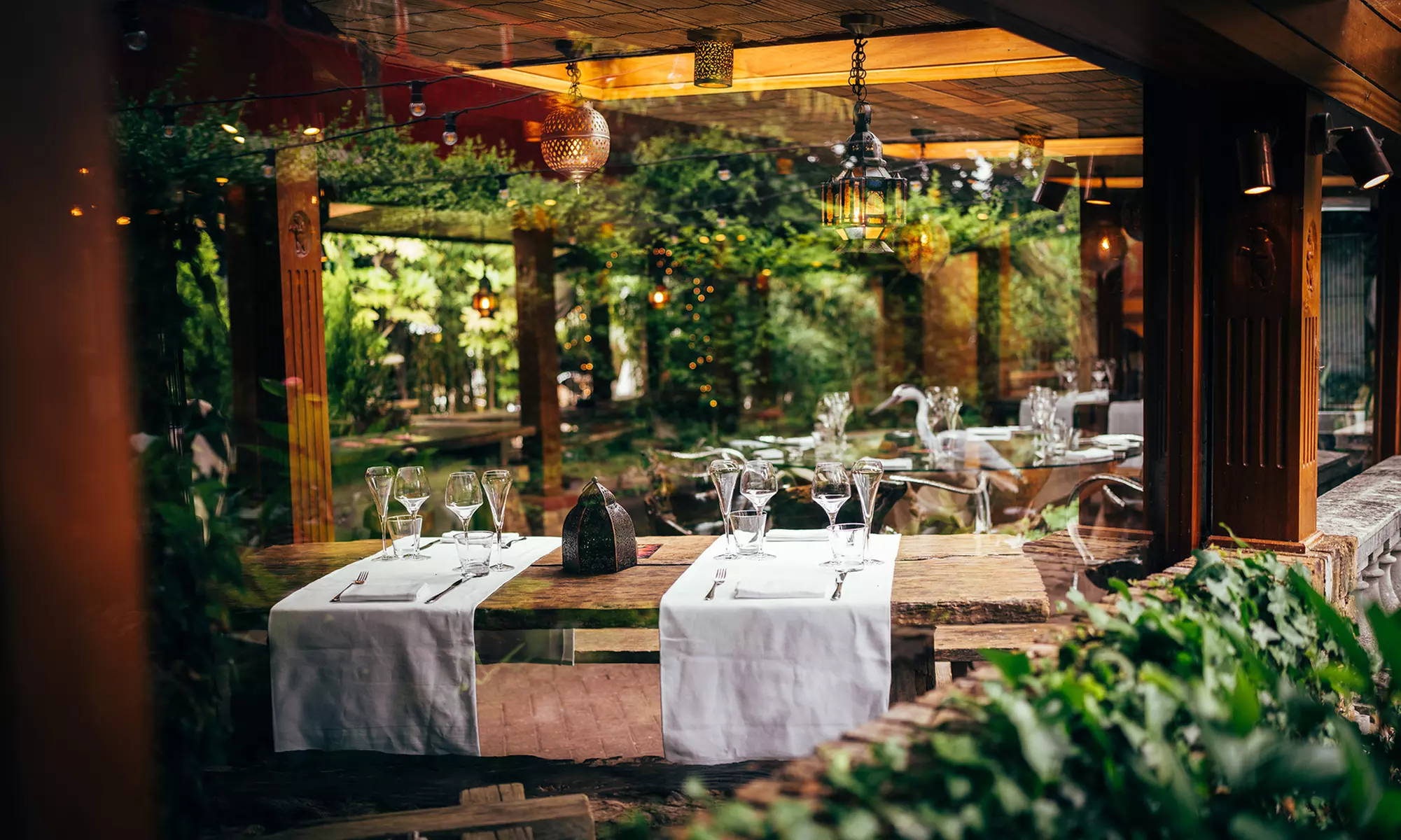 Stadhampton: Romantic Stay for 2 with Dinner & Champagne