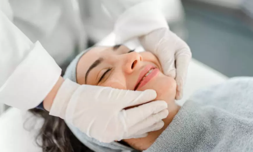 Image 7: Exosomas con dermapen en rostro completo