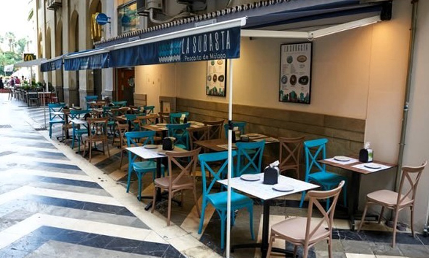 Image 6: Menú de mariscada para dos con botella de vino en el centro de Málaga