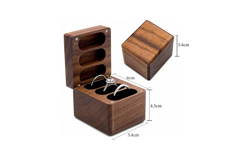 Image 7: Caja rústica de madera para anillos de boda