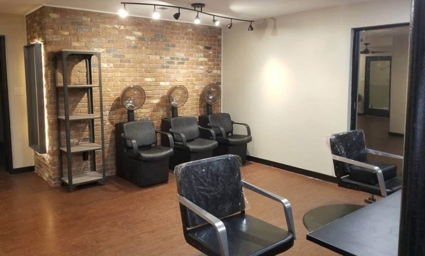 Image 4: Revitalize with a 60-Minute Signature Custom Facials