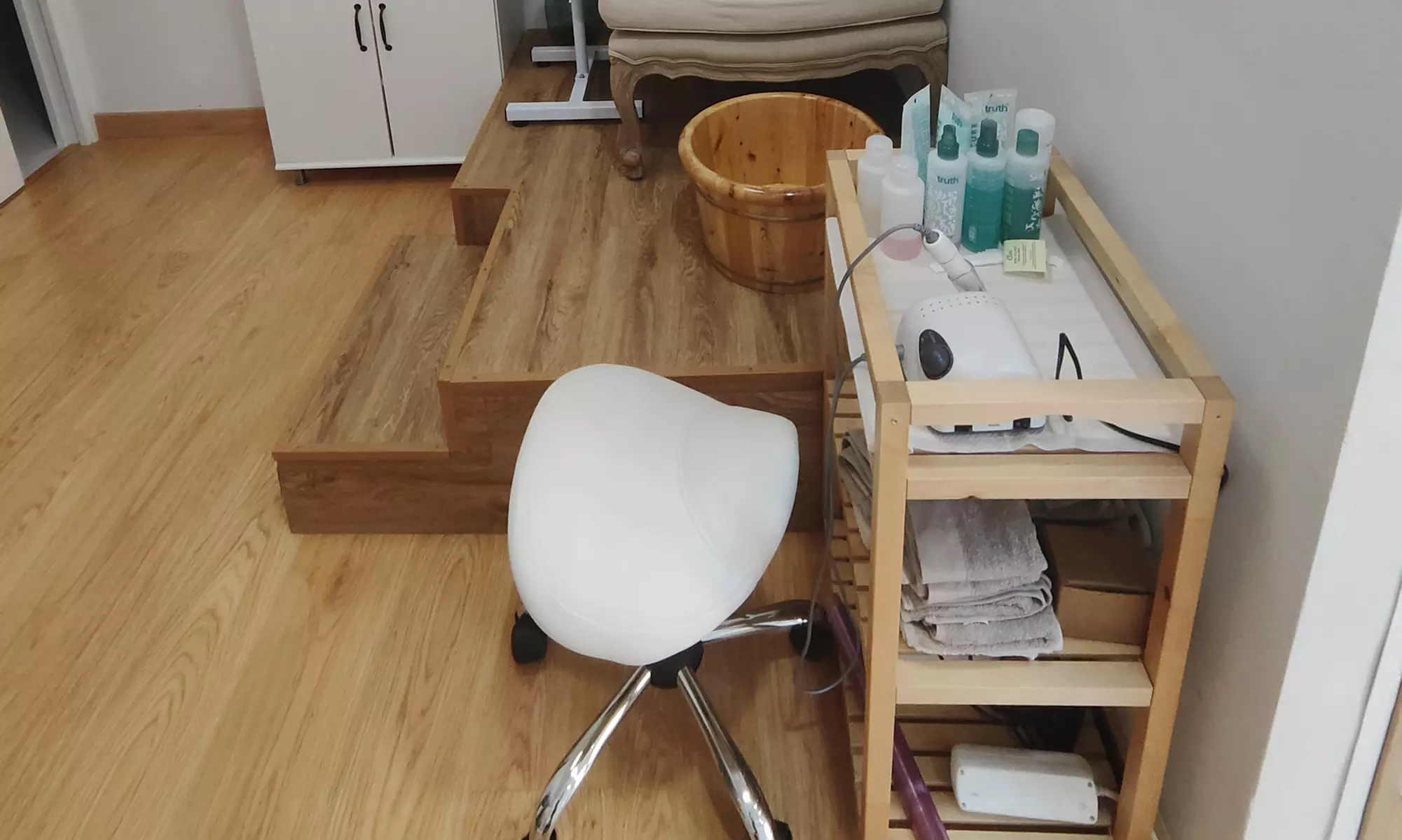 Manicura o pedicura con opción a refuerzo o primera puesta de acrygel