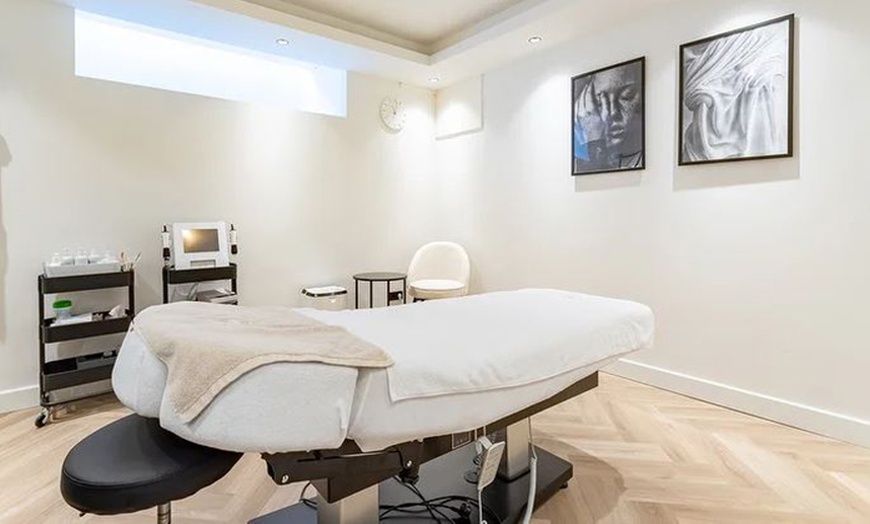 Image 2: Snelle en simpele glow up: hydrafacial naar keuze in hartje Amsterdam