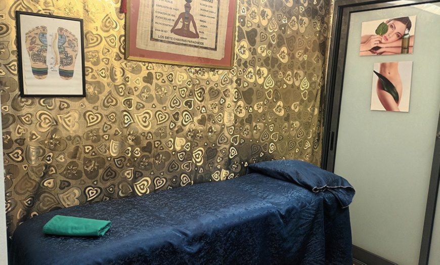 Image 2: Limpieza facial básica o profunda con tratamientos extra a elegir 