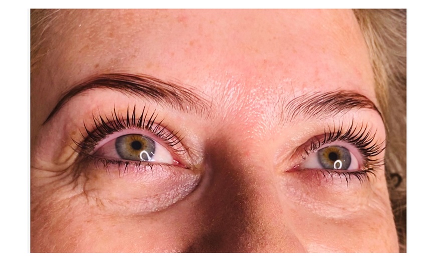 Image 3: Laminado de cejas con opción a tinte de cejas o tratamiento orbicular 