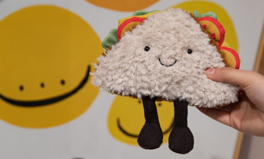 Image 6: Peluches suaves con distintas formas para niños
