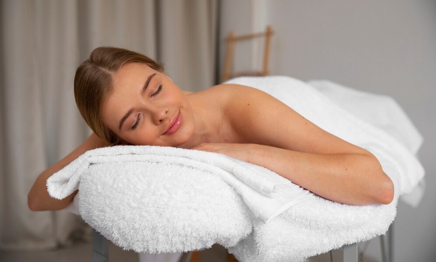 Image 8: Masaje corporal de 45 o 60 minutos, con opción craneofacial