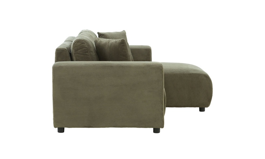 Image 11: Canapé d'angle réversible 3 places "Jambi" de Kocoon en velours côtelé