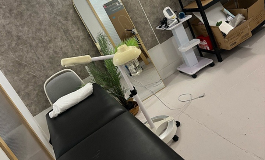 Image 3: Unwind with One, Three or Five 75-Minute Hot Stone Massage Sessions