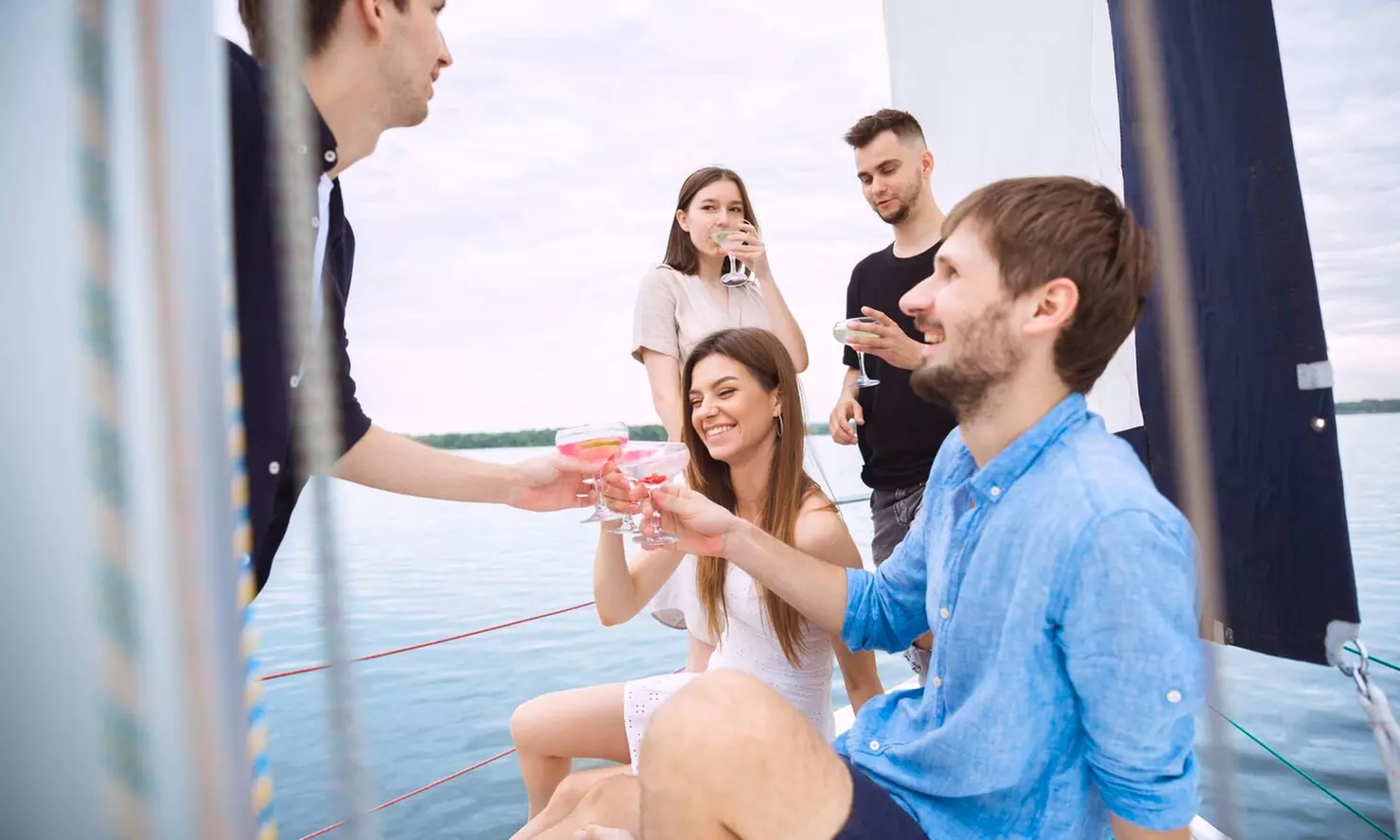 Paseo en velero durante la puesta de sol para 2, 4 o 6 personas
