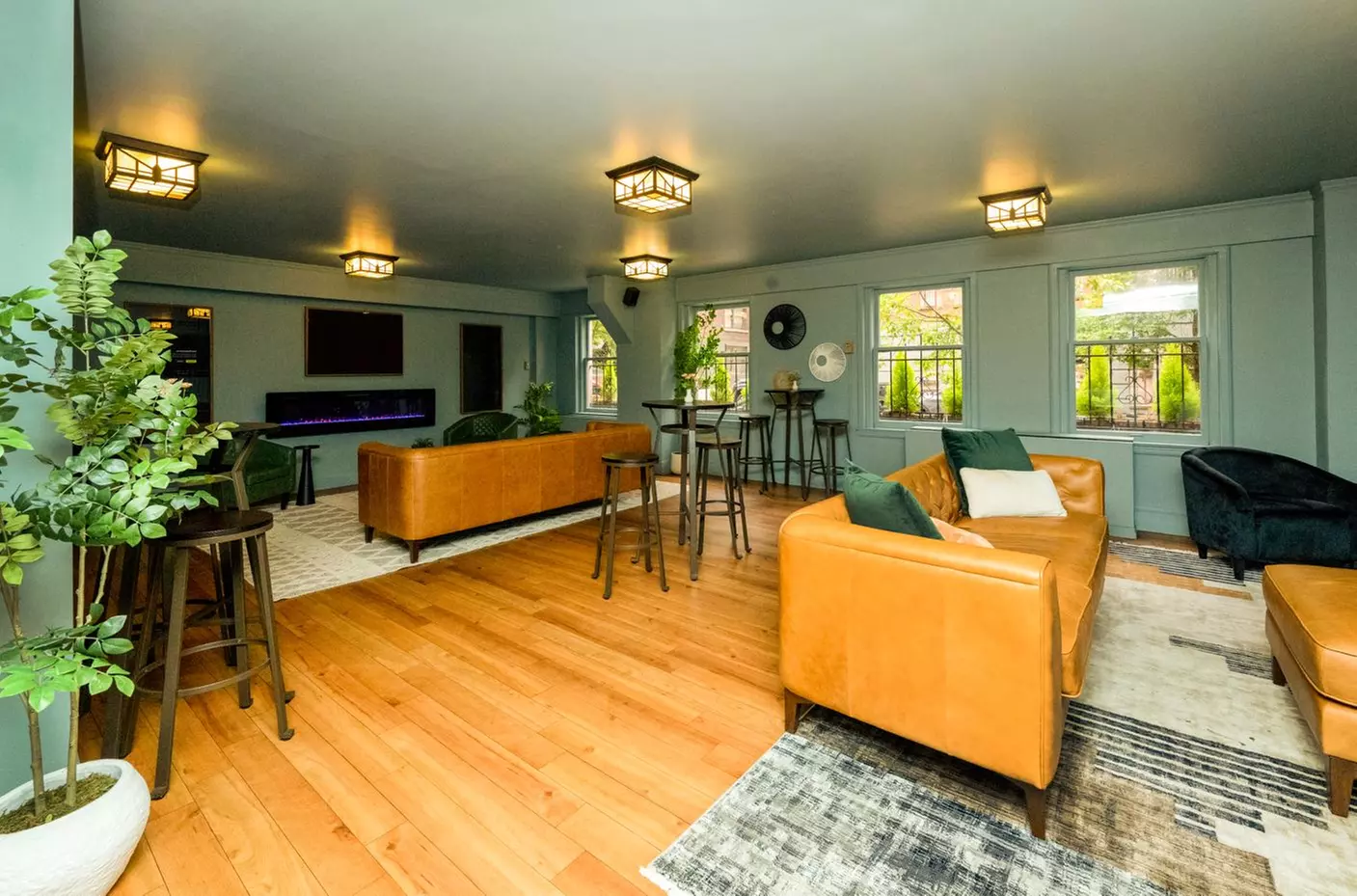 Classic Comfort and Skyline Views in Seattle's First Hill District
