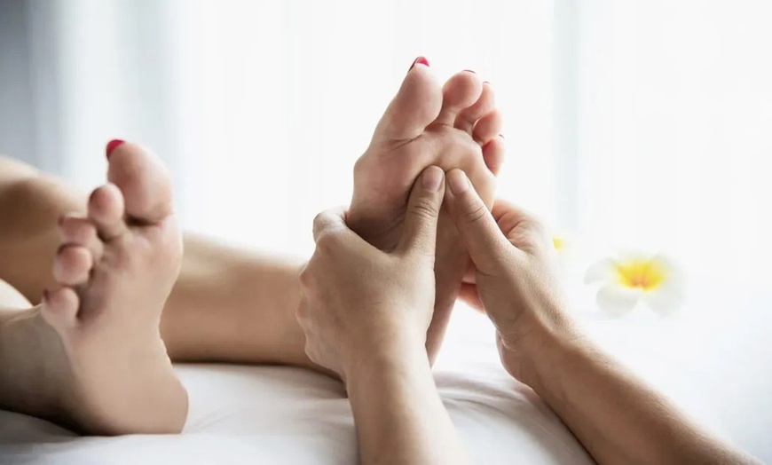 Image 9: Masajes personalizados de 40 a 60 min con reflexología y cráneo facial 