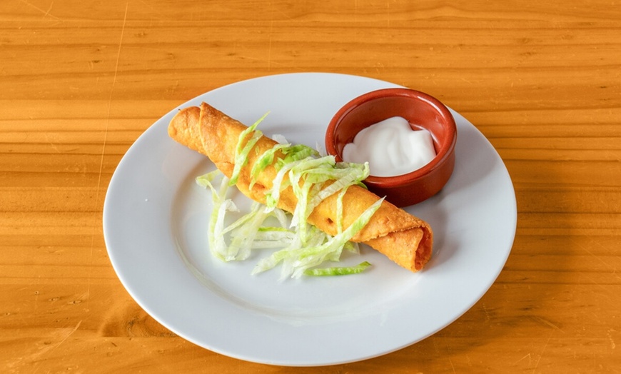 Image 12: Menú mexicano para 2 o 4 con nachos, tacos y margaritas o refrescos