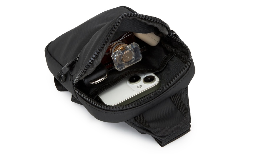 Image 40: Men's Lightweight Dalily Crossbody Bag 